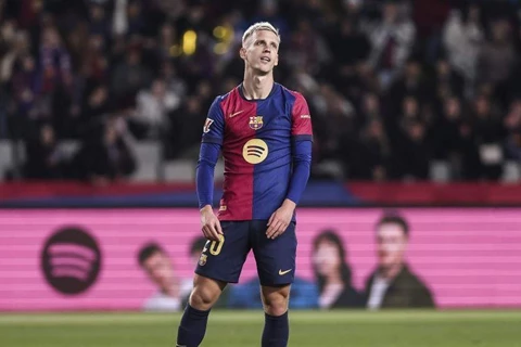 بعد إعلان غيابه.. إصابة أولمو تربك حسابات فليك قبل مباريات مهمة في الليجا ودوري الأبطال